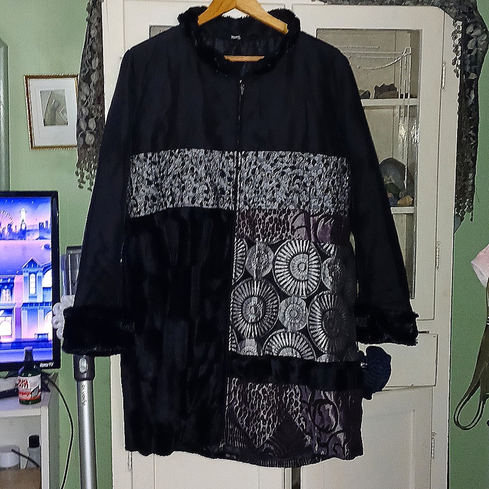 Lindi size large coat
